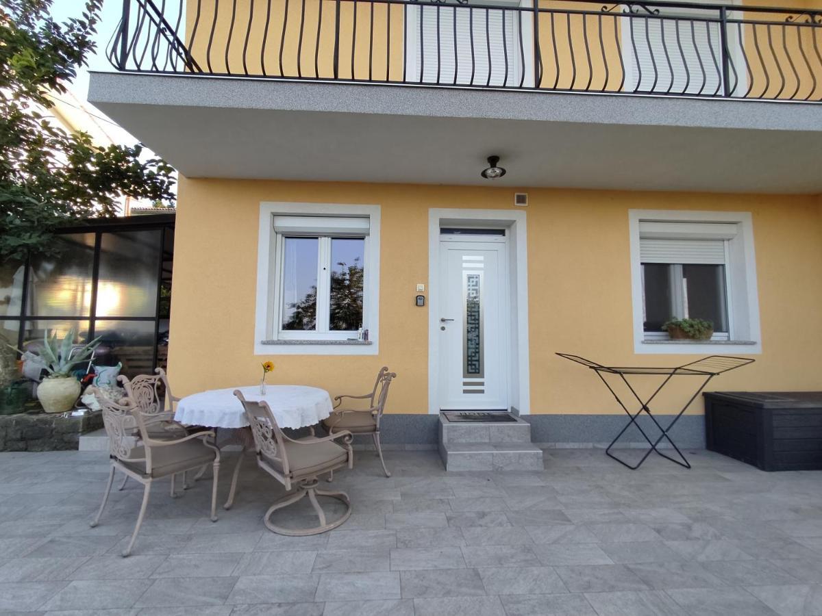 Apartment Rea Koper Bagian luar foto
